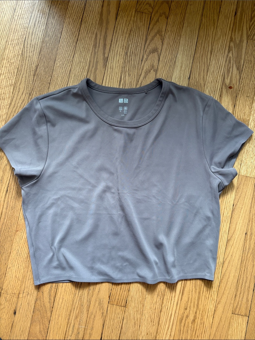 Uniqlo Airism Cropped Tee - Picture 2 of 6